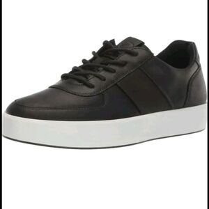 ECCO Men’s Leather Sneakers / Casual Shoes – Size 11